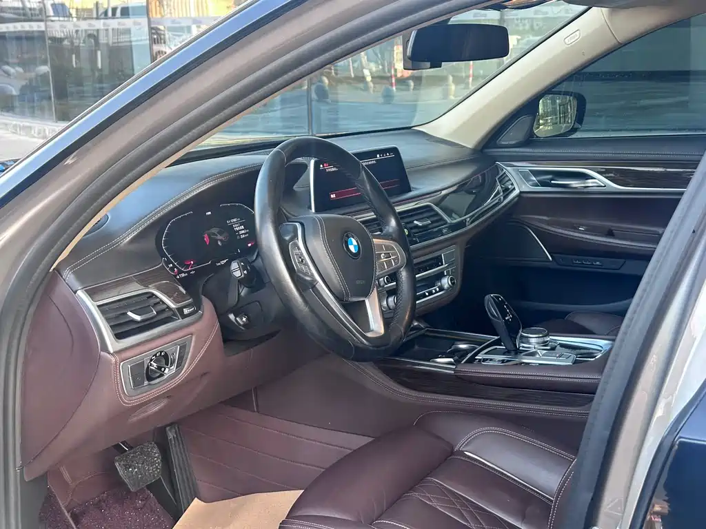 BMW 7 Series 2019 — фото 9
