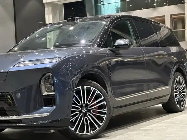 NIO ES8 2025