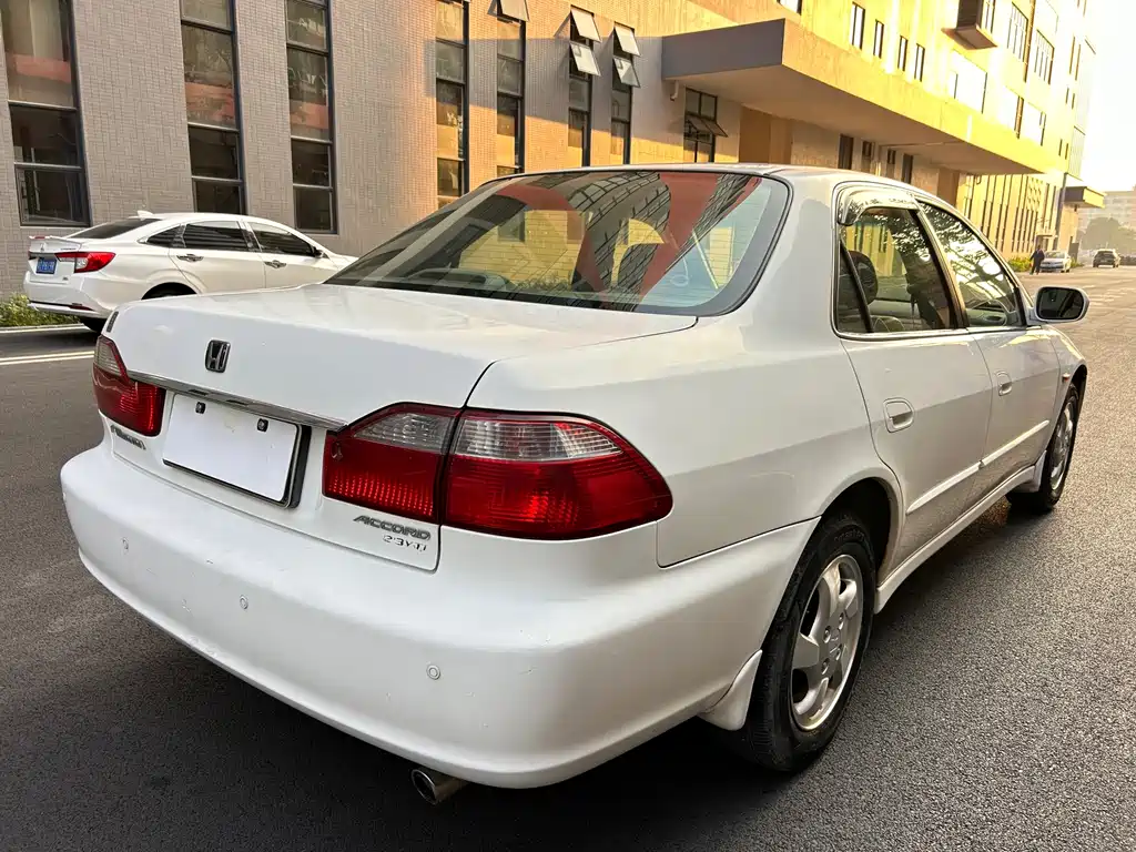 Honda Accord 2001 — фото 2