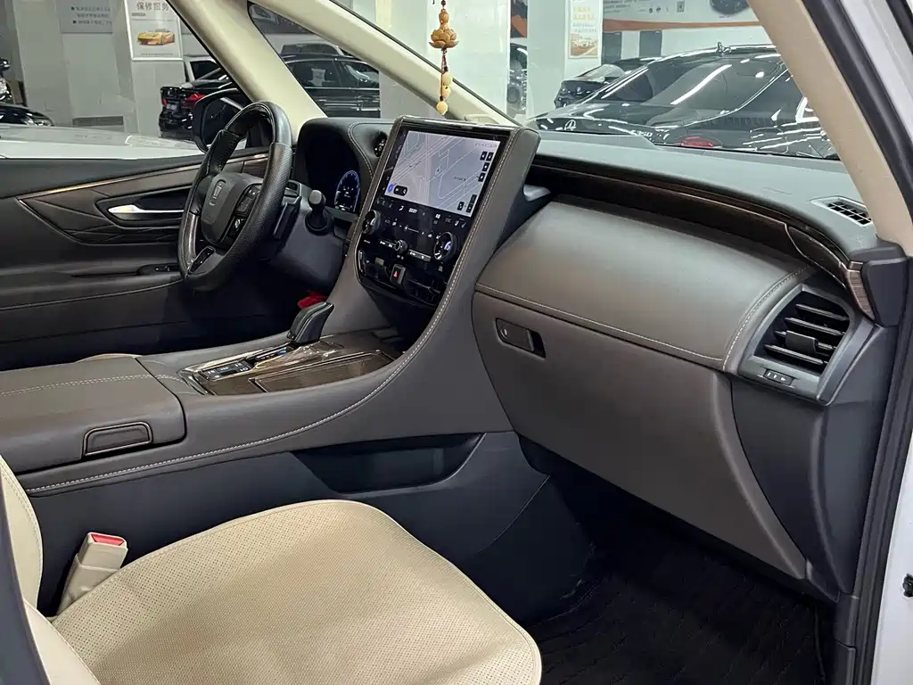 Toyota Vellfire 2025 — фото 13