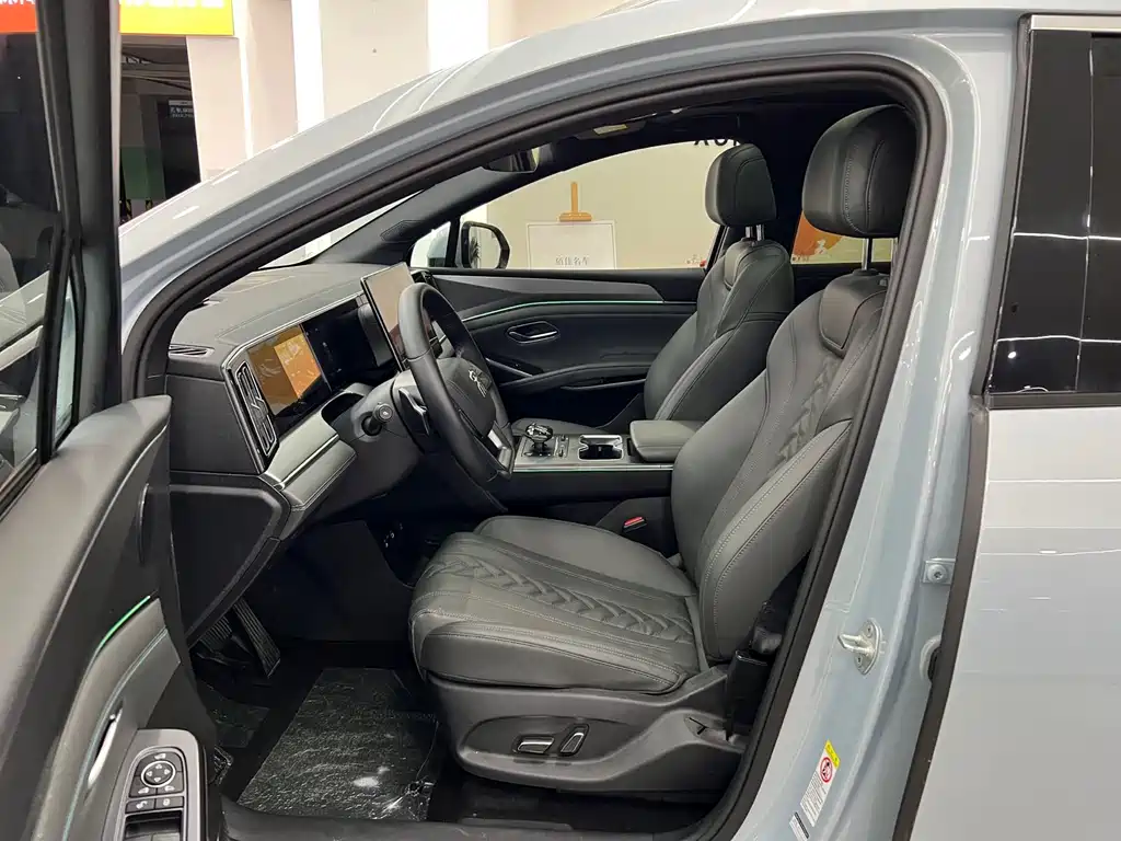 BYD L DM-i 2025 — фото 9