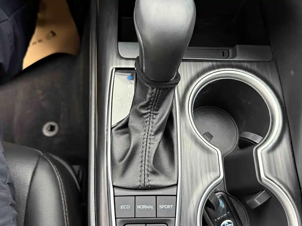 Toyota Camry 2023 — фото 16