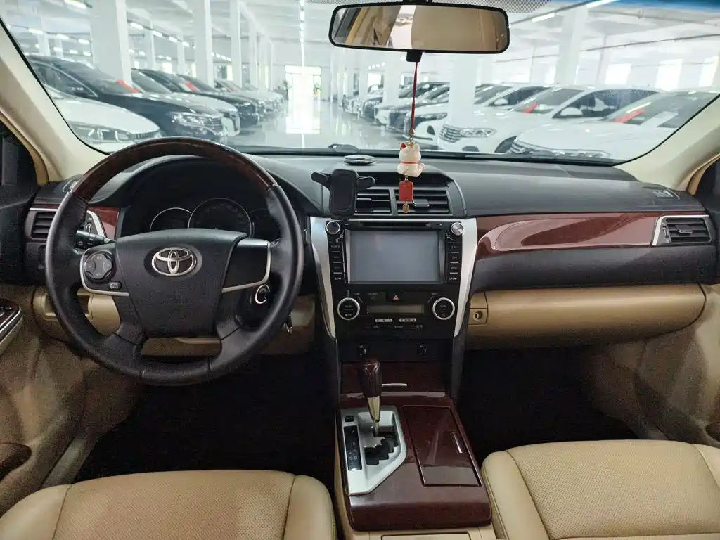 Toyota Camry 2014 — фото 9