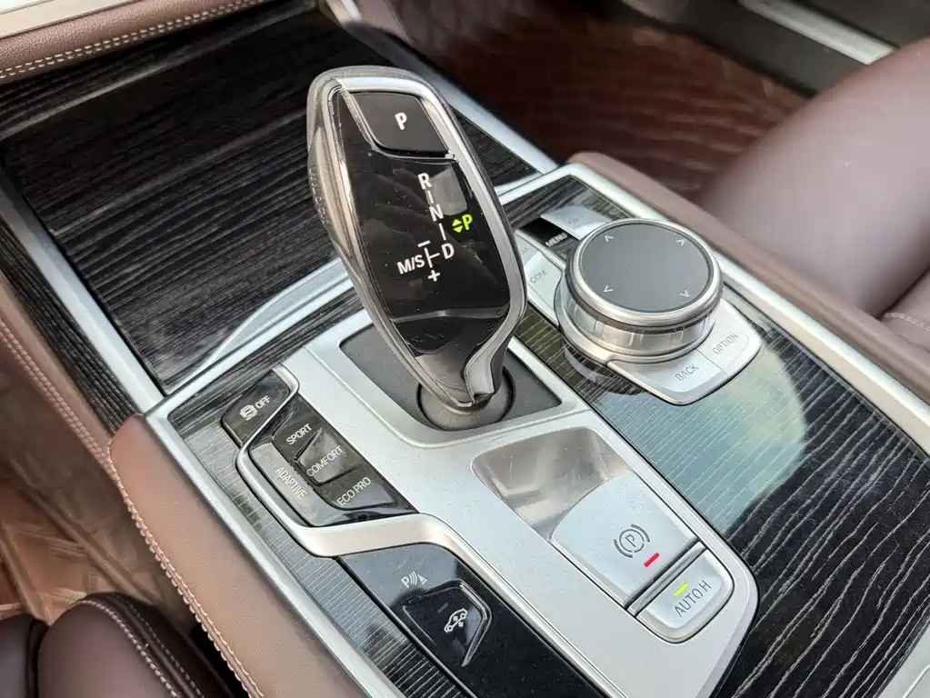 BMW 7 Series 2021 — фото 9