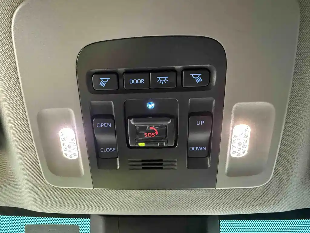 Toyota Camry 2023 — фото 20