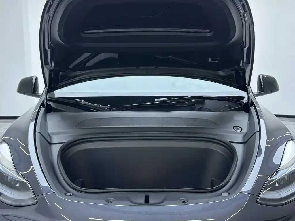 Tesla Model Y 2024 — фото 9