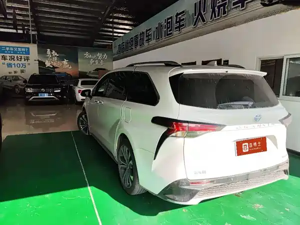 Toyota Granvia 2023