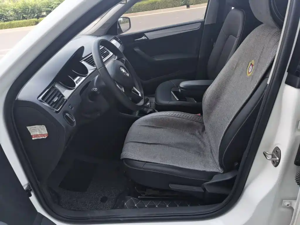 Skoda Rapid 2022 — фото 15