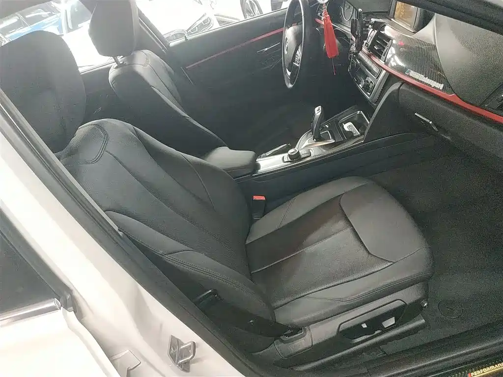BMW 3 Series 2015 — фото 20