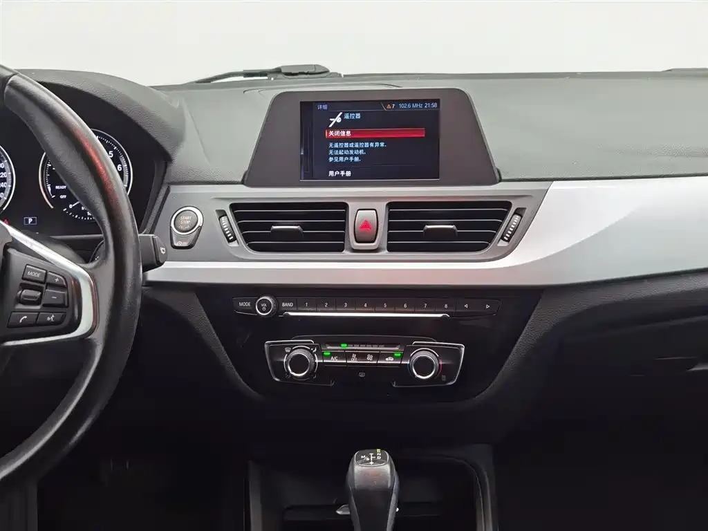 BMW 1 Series 2018 — фото 12