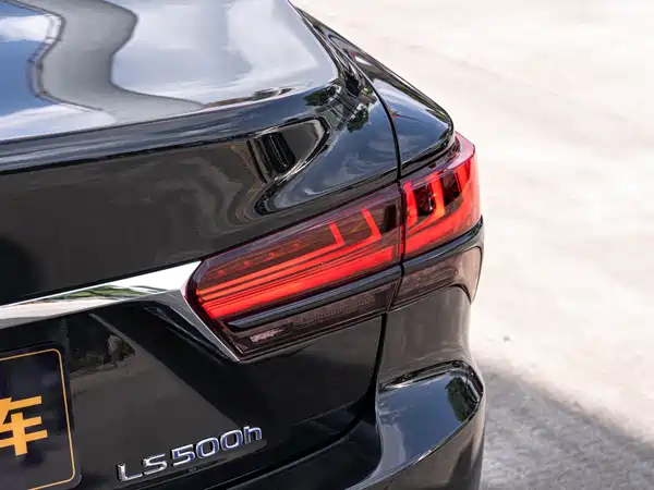 Lexus LS 2021
