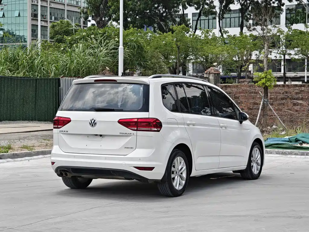 Volkswagen Touran 2018 — фото 5