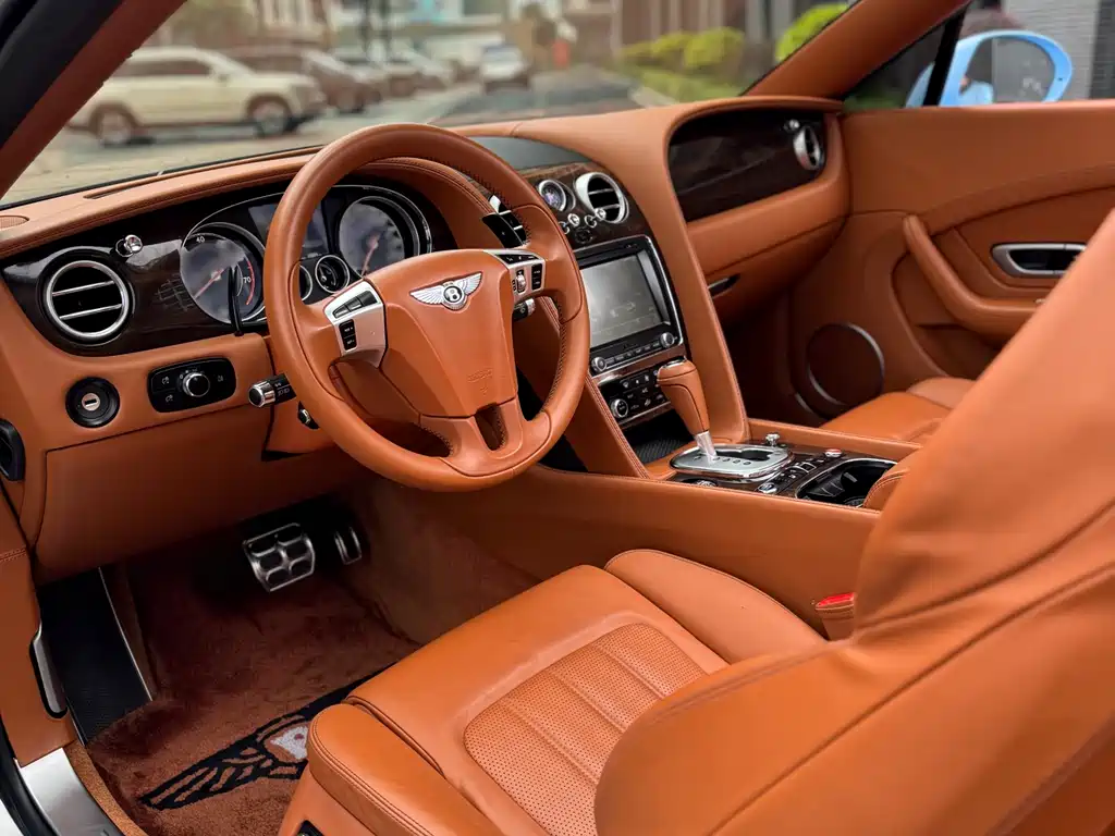 Bentley Continental 2014 — фото 18