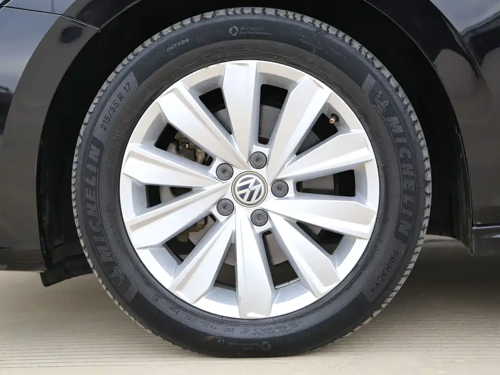 Volkswagen Passat 2019 — фото 16