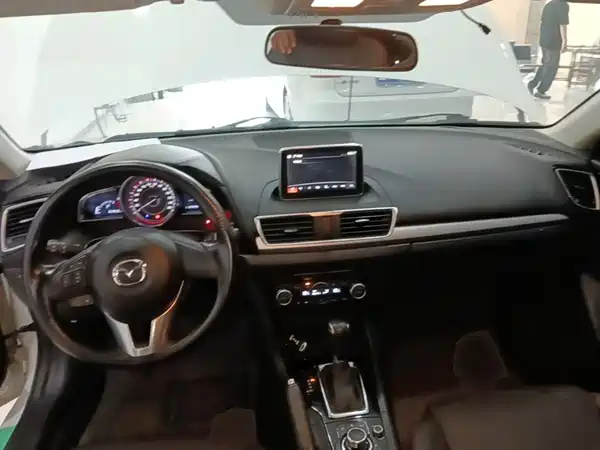 Mazda 3 Axela 2016