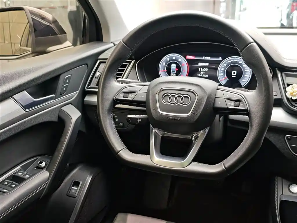 Audi Q5L 2023 — фото 14