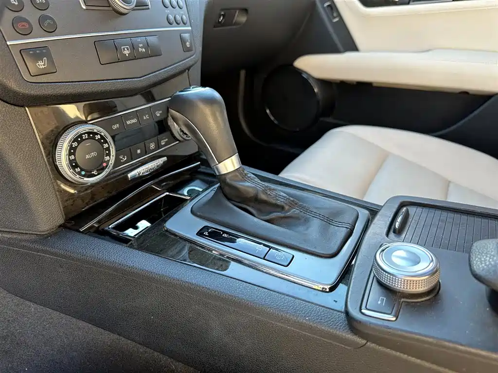 Mercedes-Benz C-Class 2011 — фото 14