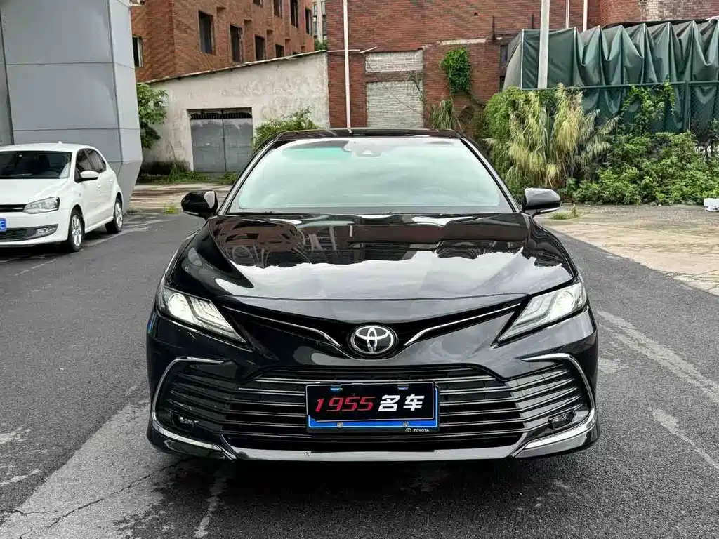 Toyota Camry 2022 — фото 2
