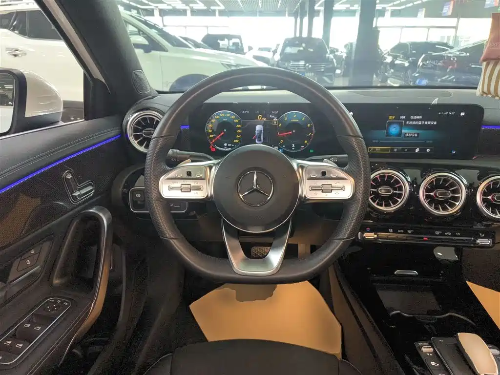 Mercedes-Benz A-Class 2025 — фото 11
