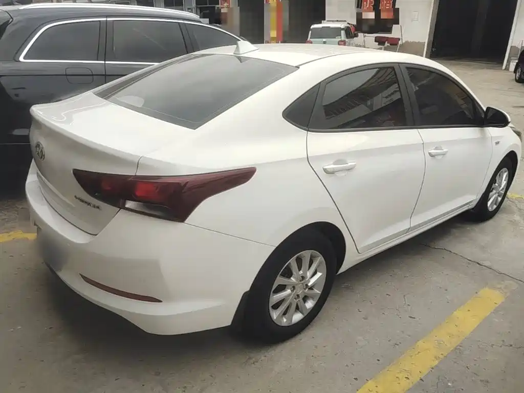 Hyundai Verna 2018 — фото 7
