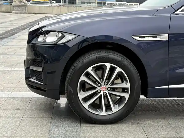 Jaguar F-PACE 2017