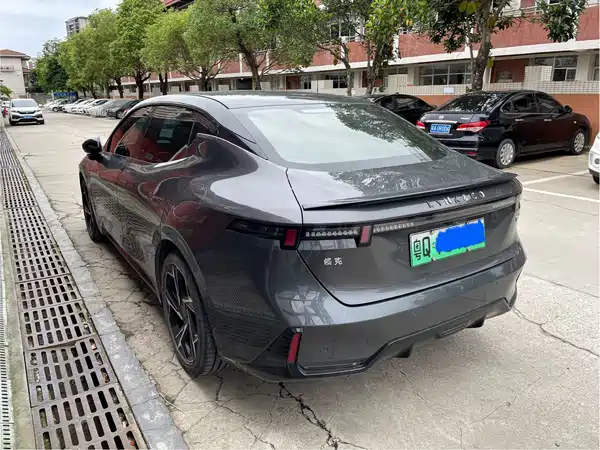 Lynk & Co 07 EM-P 2024