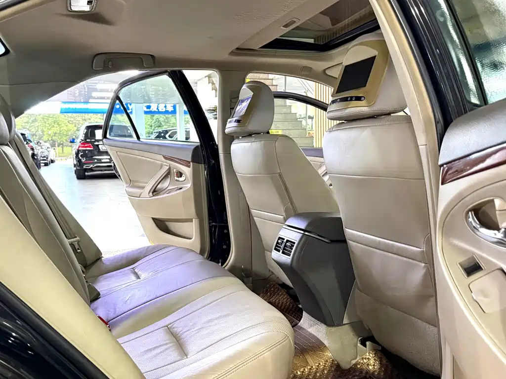 Toyota Camry 2015 — фото 10