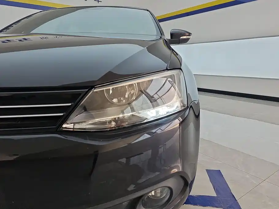 Volkswagen Sagitar 2015