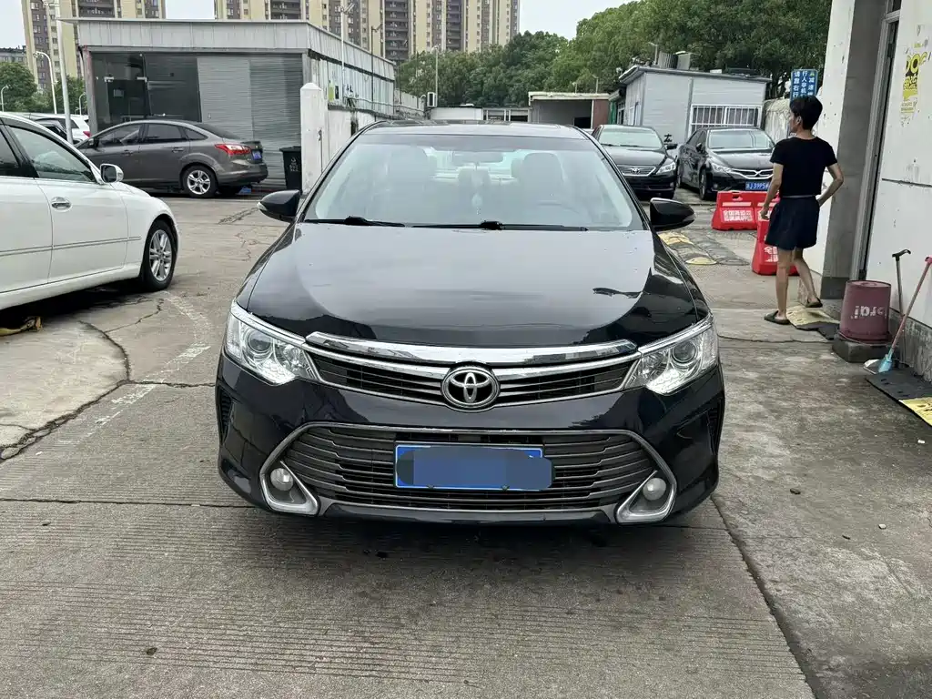 Toyota Camry 2015 — фото 2