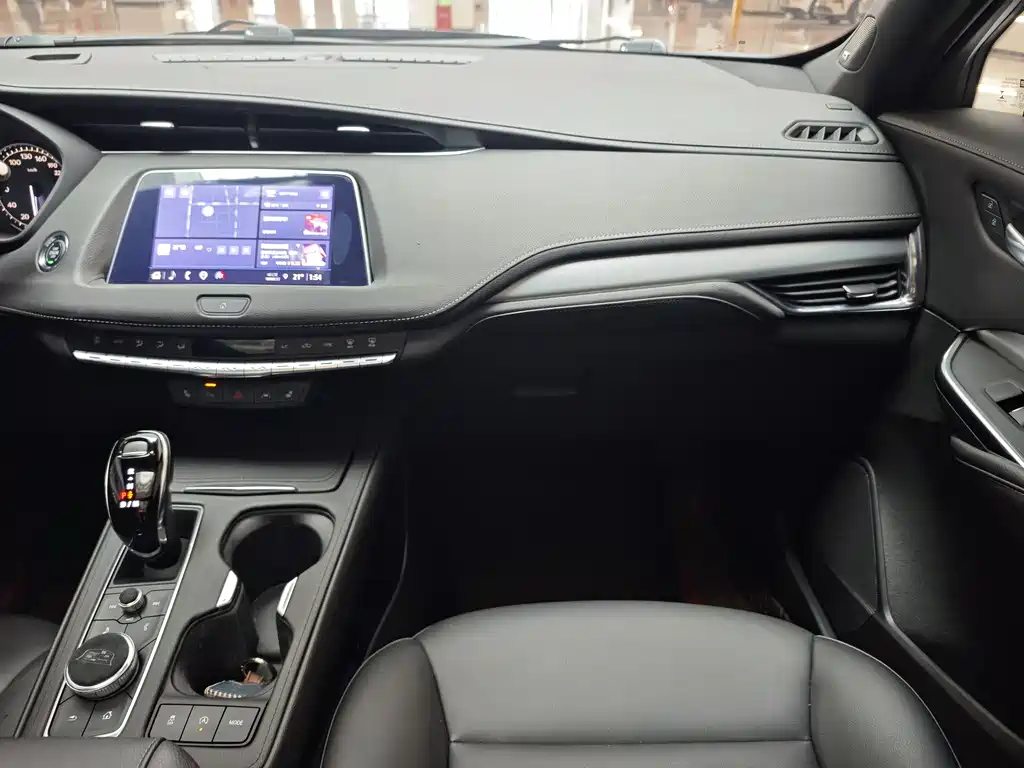 Cadillac XT4 2022 — фото 15