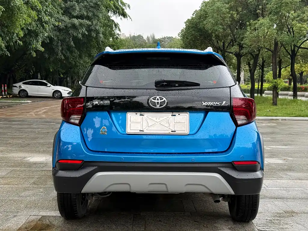 Toyota Yaris L 2020 — фото 12