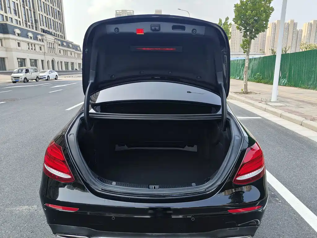Mercedes-Benz E-Class 2018 — фото 19