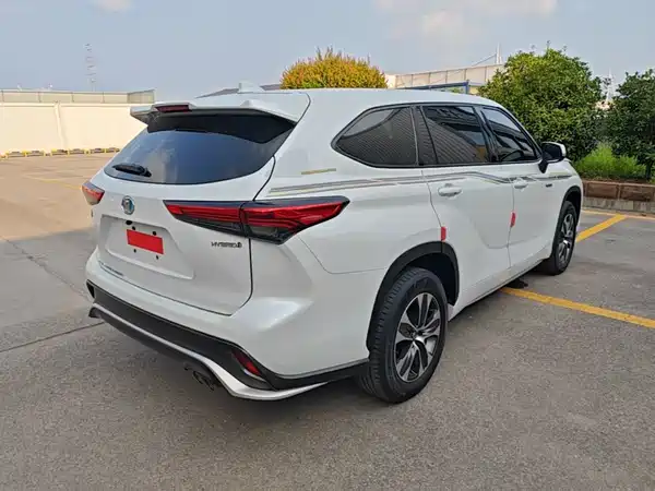 Toyota Crown Kluger 2022