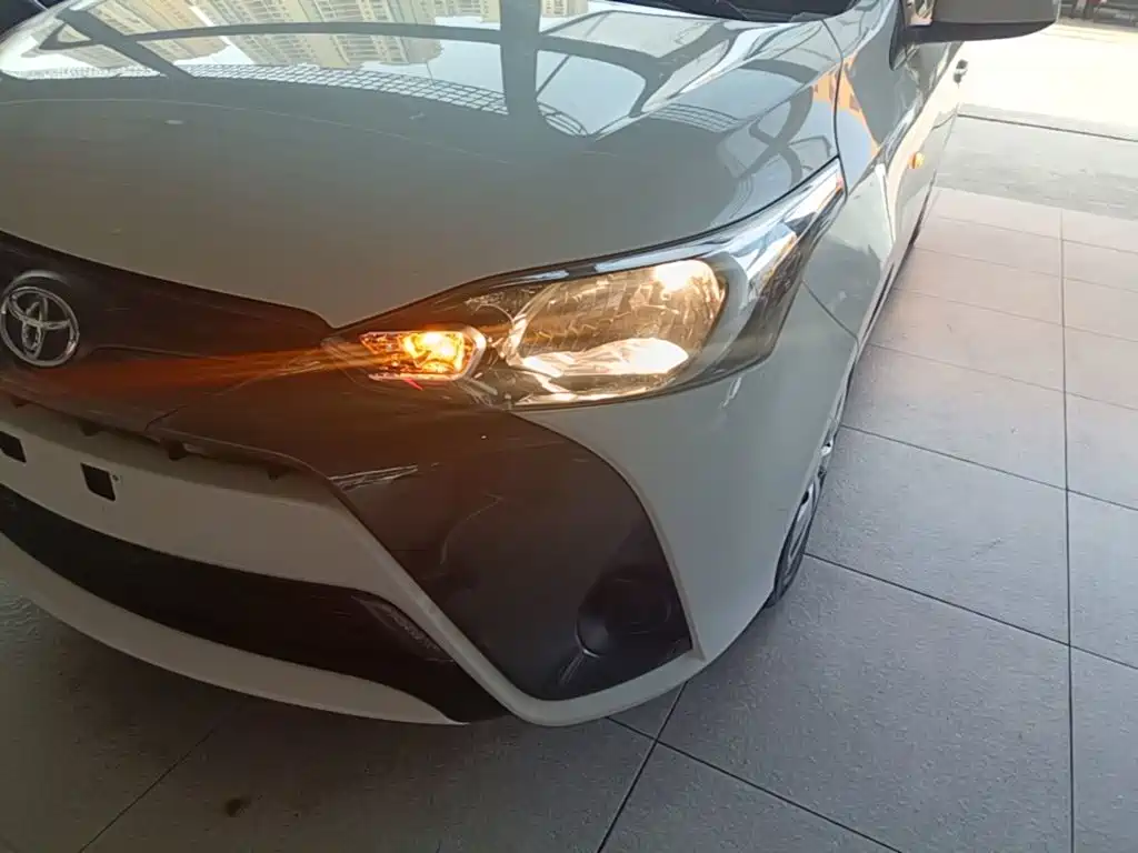 Toyota Yaris L 2018 — фото 24