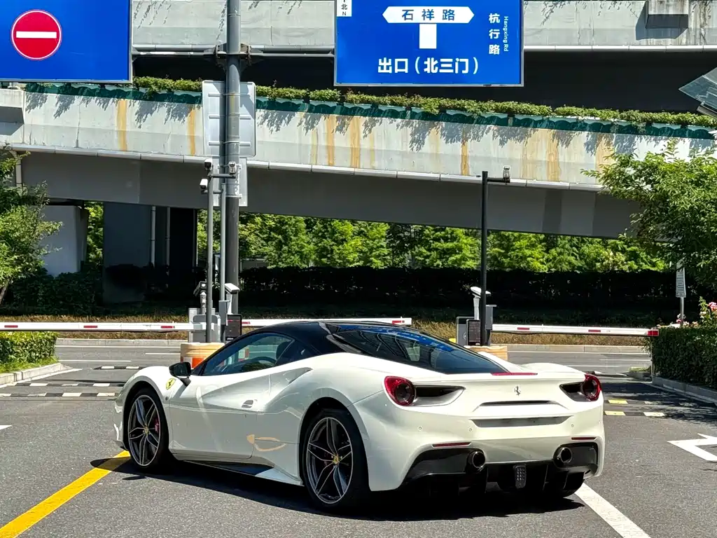 Ferrari 488 2017 — фото 9