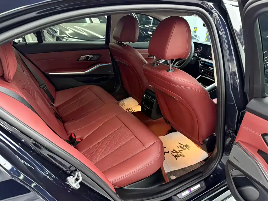 BMW 3 Series 2025 — фото 12