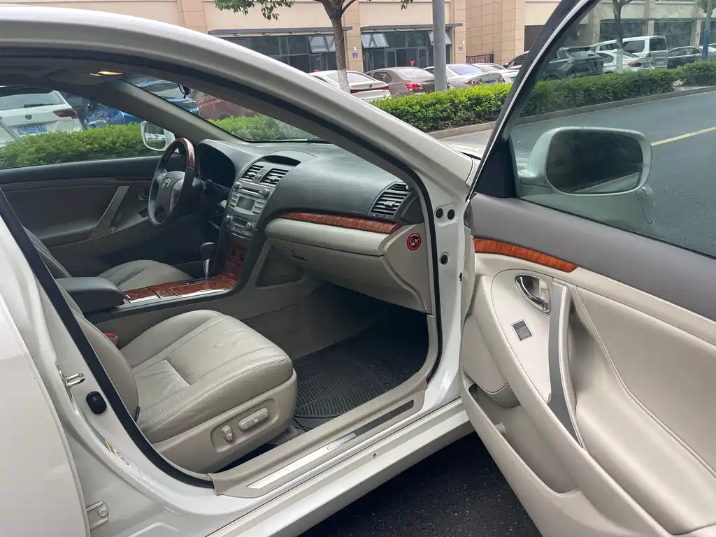 Toyota Camry 2008 — фото 10
