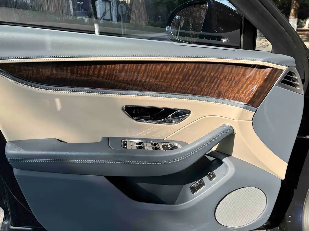 Bentley Flying Spur 2021 — фото 14