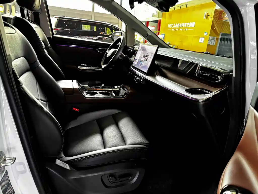 GAC Motor E8 PHEV 2024 — фото 14