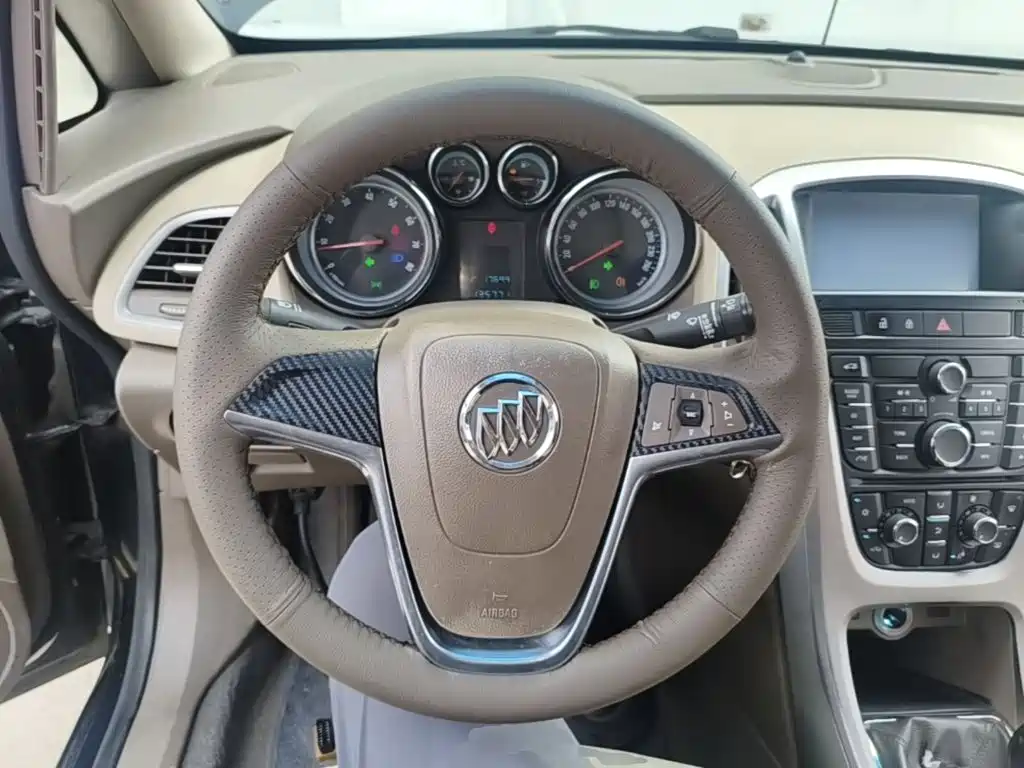 Buick Excelle 2015 — фото 11