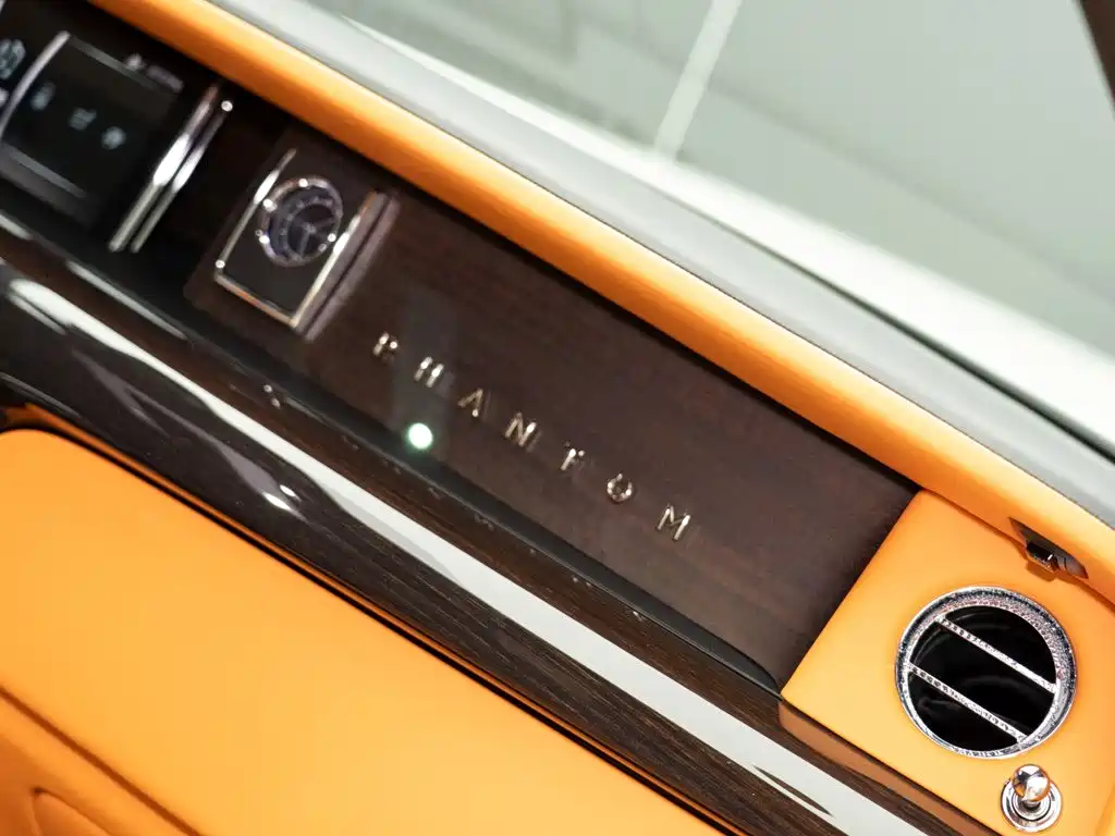 Rolls-Royce Phantom 2022 — фото 22