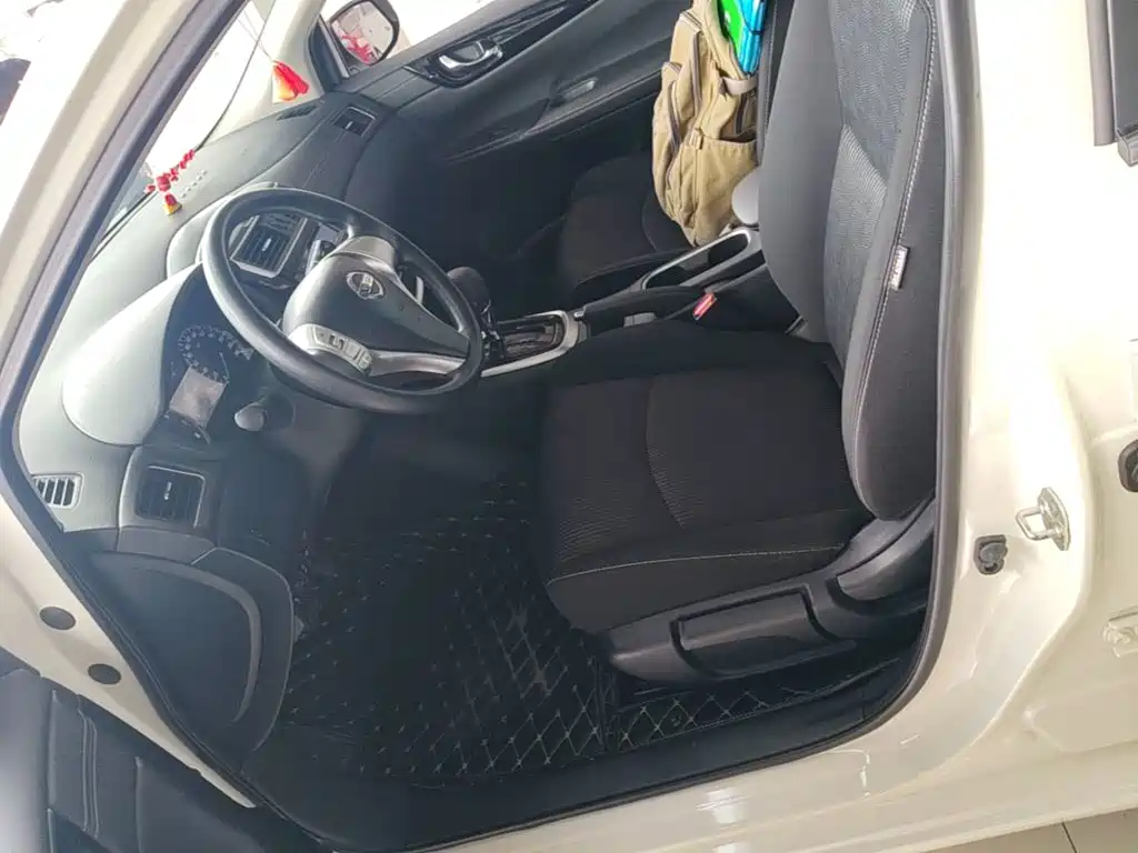Nissan Tiida 2020 — фото 15