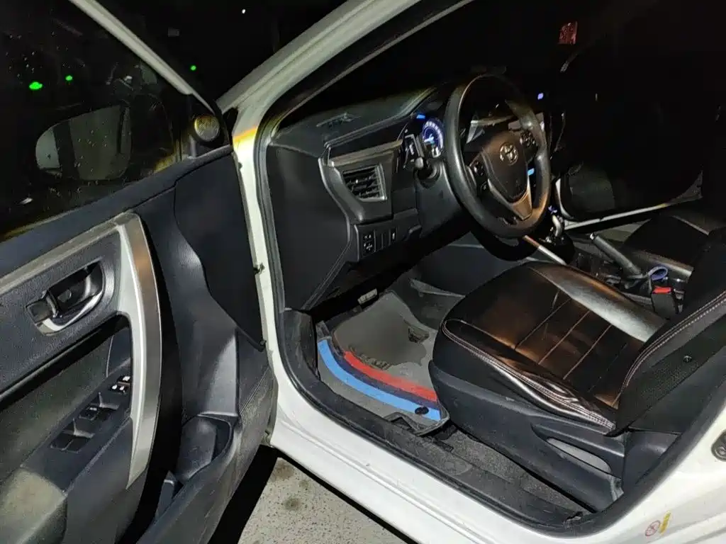 Toyota Corolla 2017 — фото 14