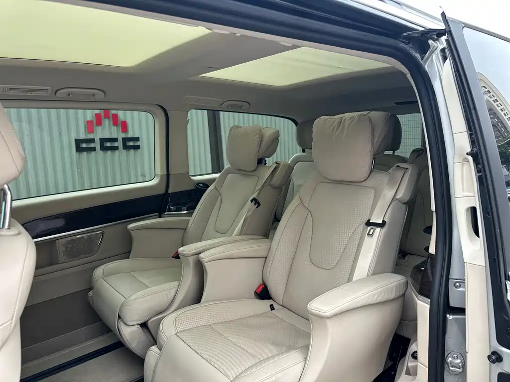 Mercedes-Benz V-Class 2017 — фото 10