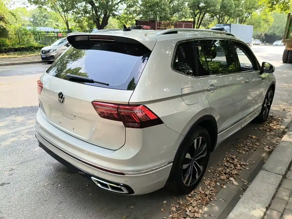 Volkswagen Tiguan L 2023 — фото 7