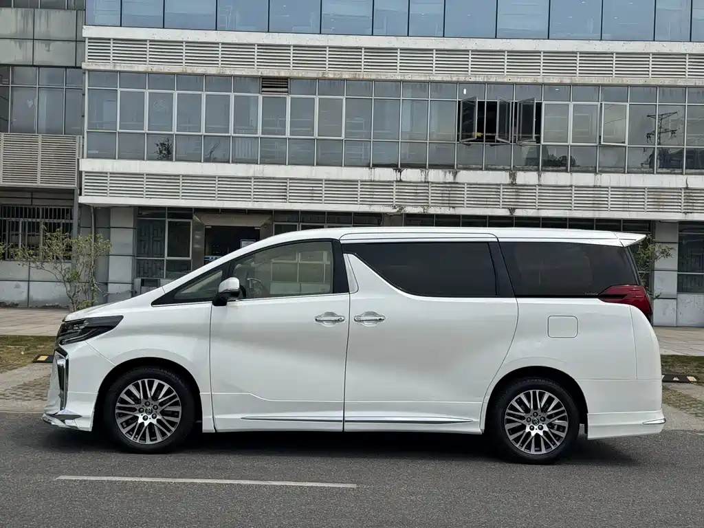 Toyota Alphard 2016 — фото 19