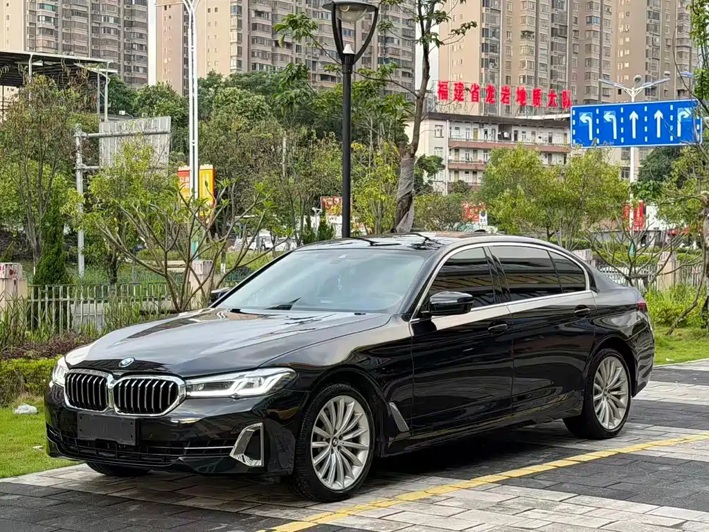 BMW 5 Series 2022 — фото 1