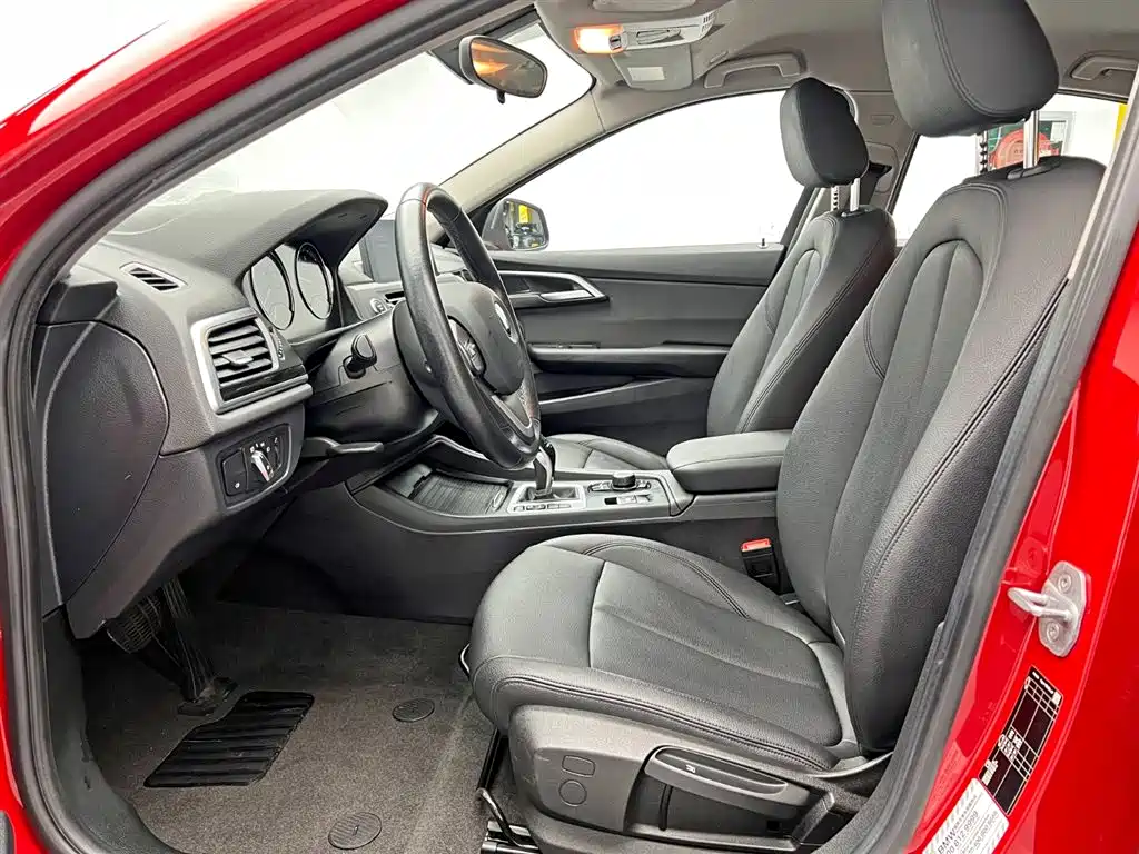 BMW 1 Series 2020 — фото 14
