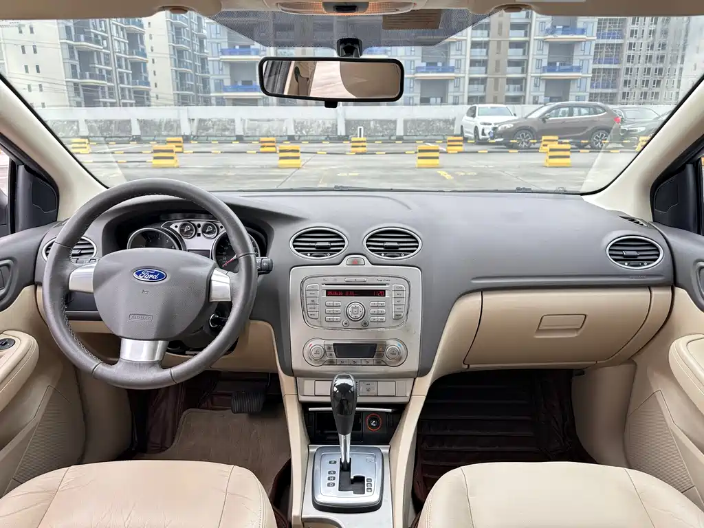 Ford Focus 2014 — фото 14