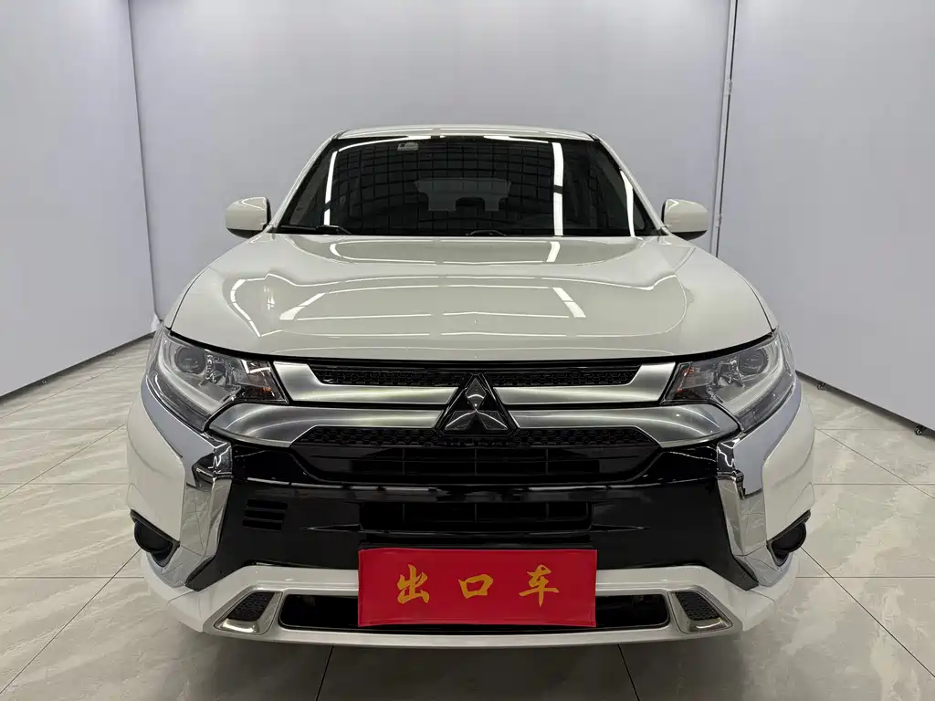 Mitsubishi Outlander 2022 — фото 2
